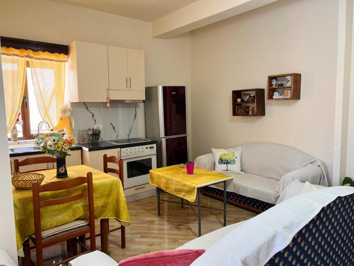 Villa Ensalv Berat - Apartment - Room - Penthouse Exteriör bild