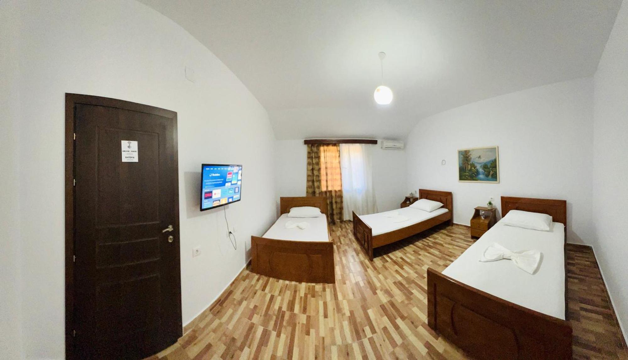 Villa Ensalv Berat - Apartment - Room - Penthouse Rum bild