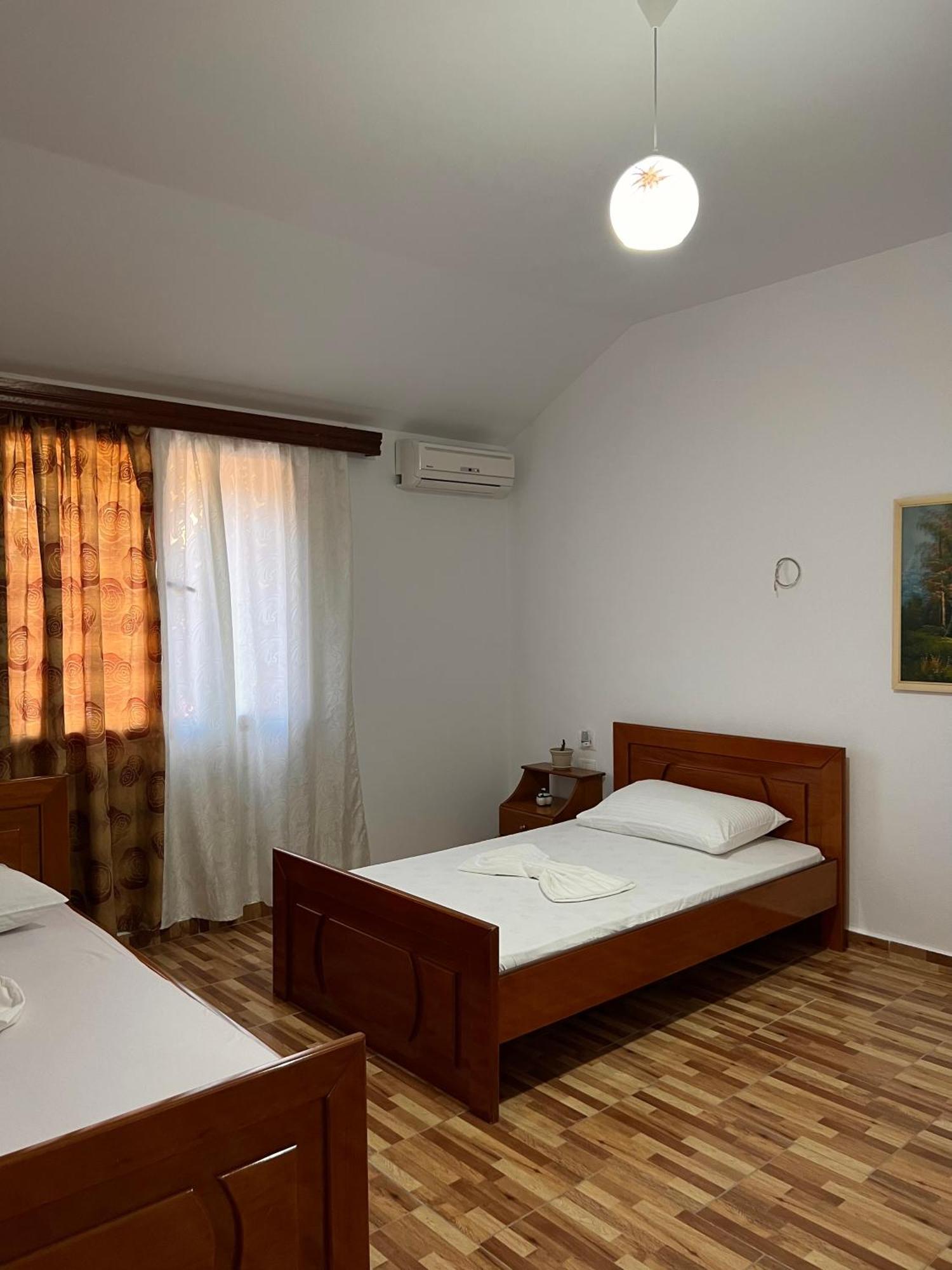 Villa Ensalv Berat - Apartment - Room - Penthouse Rum bild
