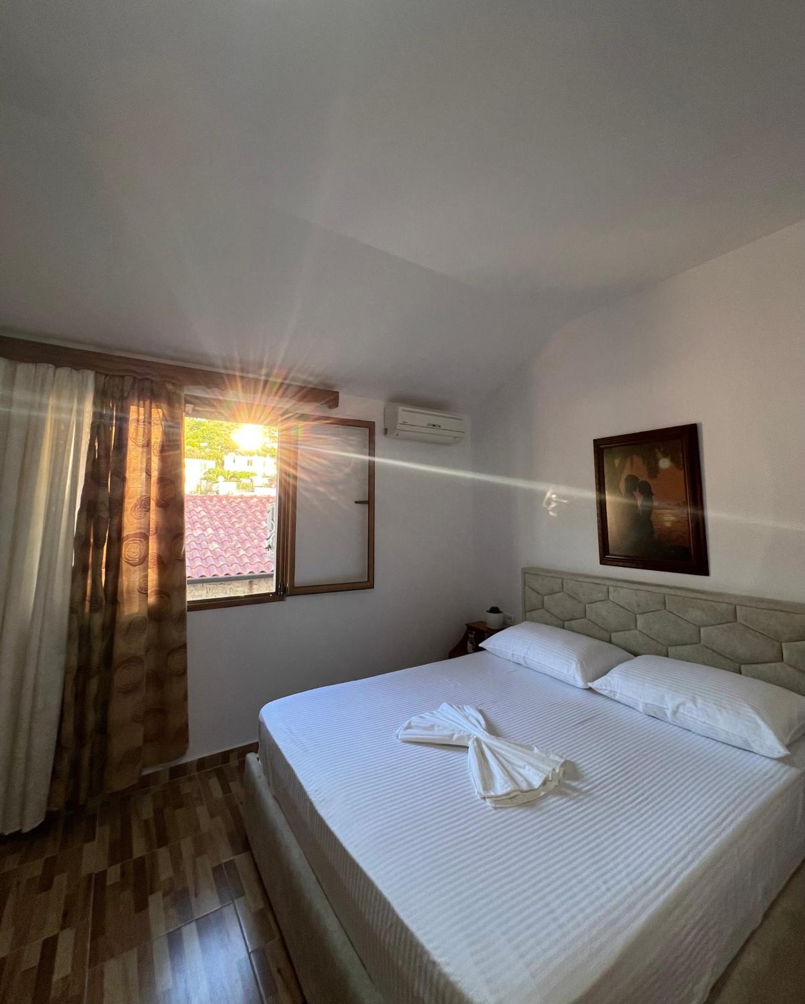 Villa Ensalv Berat - Apartment - Room - Penthouse Rum bild